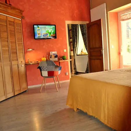Bed & Breakfast Le Bourg D'aunou, Petit Dejeuner Compris 3*