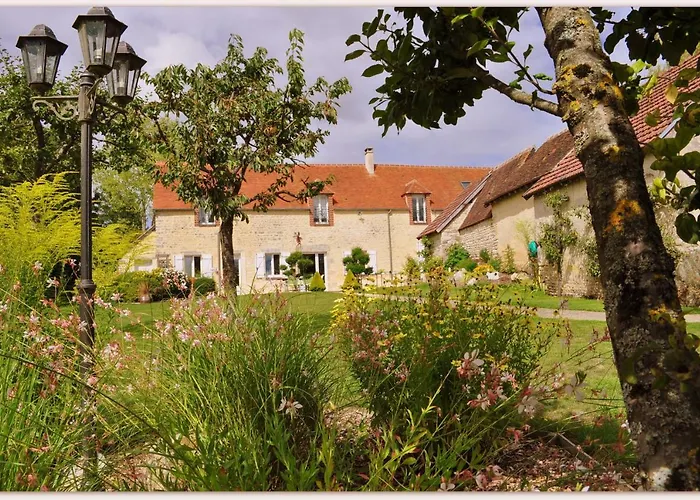 Le Bourg D'aunou, Petit Dejeuner Compris